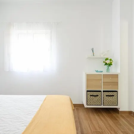Rosales Canteras Apartment *